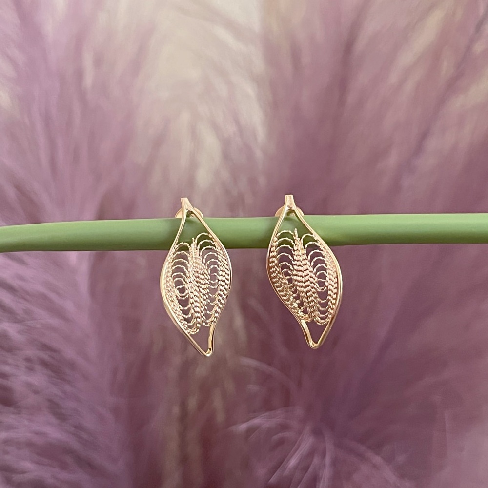 Vintage Goldtone leaf earrings
